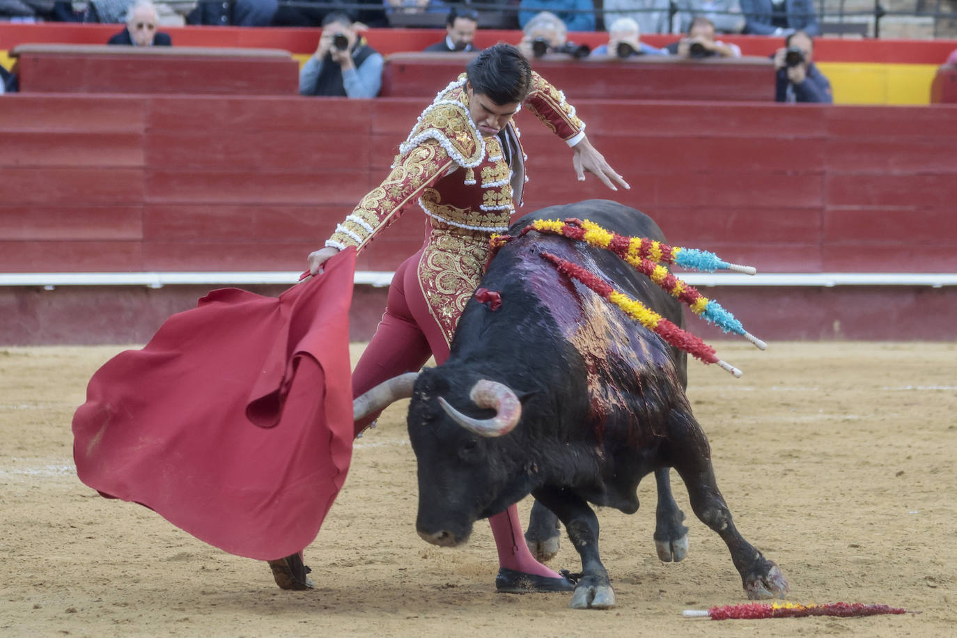 Así fue la corrida de toros de la Feria de Fallas 2023 del 15 de marzo: Paco Ureña, Ángel Téllez y Francisco de Manuel