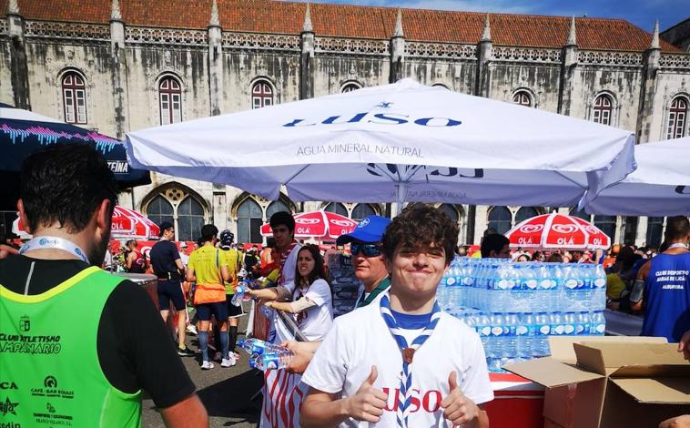 Imagen principal - Impresionante media maratón en Lisboa, sin cabeza y a lo loco