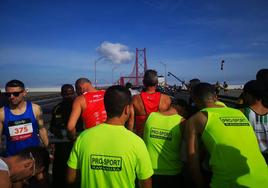 Impresionante media maratón en Lisboa, sin cabeza y a lo loco