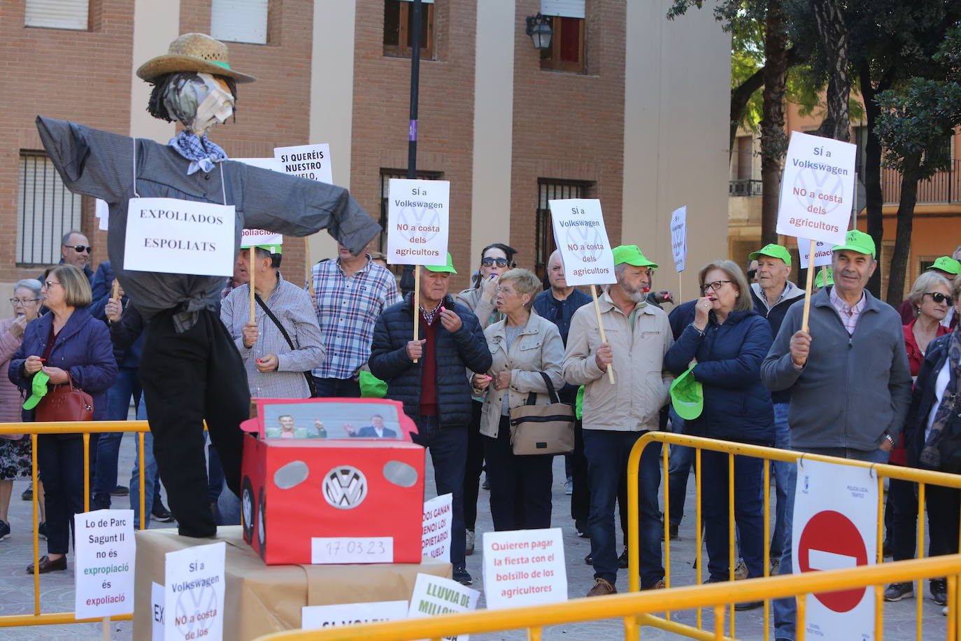 Agricultores protestan por el precio de las expropiaciones de los terrenos de Volkswagen Sagunto