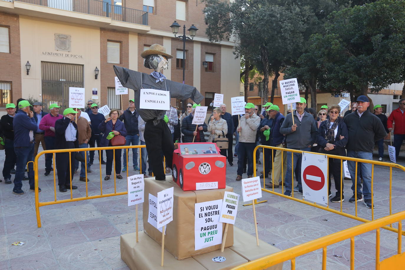 Agricultores protestan por el precio de las expropiaciones de los terrenos de Volkswagen Sagunto