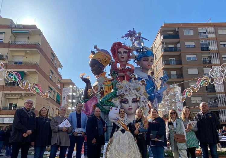 Visita del jurado a la plaza de L'Antiga de Campanar.