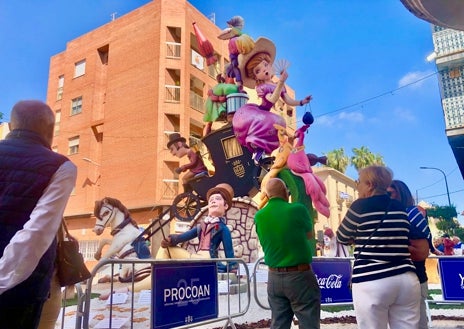 Imagen secundaria 1 - Monumentos de Sagrada Família Corea, segundo premio; Màrtirs, tercero, y Falla Prado que se ha quedado sin galardón de Especial contra todo pronóstico.