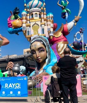 Imagen secundaria 2 - Monumentos de Sagrada Família Corea, segundo premio; Màrtirs, tercero, y Falla Prado que se ha quedado sin galardón de Especial contra todo pronóstico.