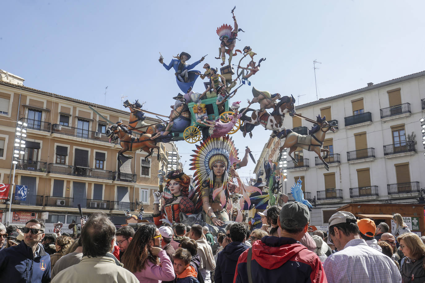 Una Valencia a rebosar vive las Fallas 2023