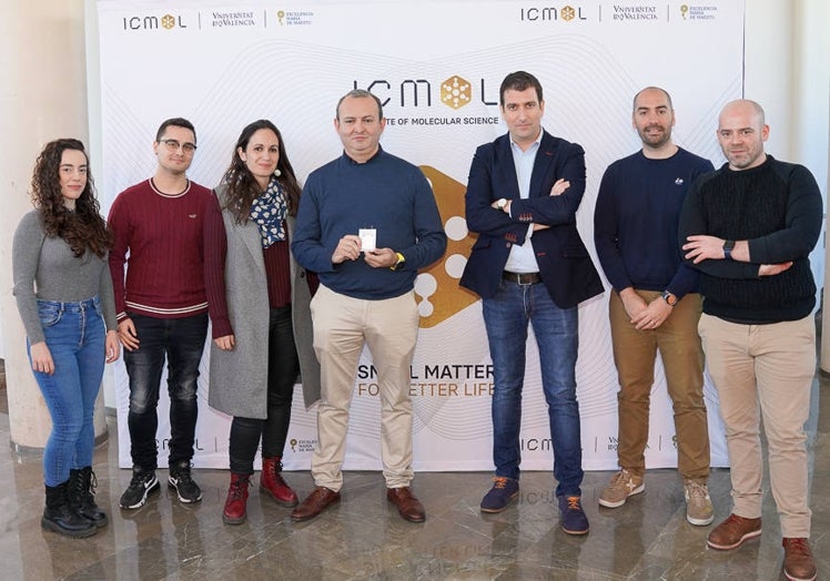 Graphenano junto al Instituto de Ciencia Molecular de la Universitat de València han desarrollado la primera celda de baterías fabricada sin colectores de corriente ni terminales metálicos.