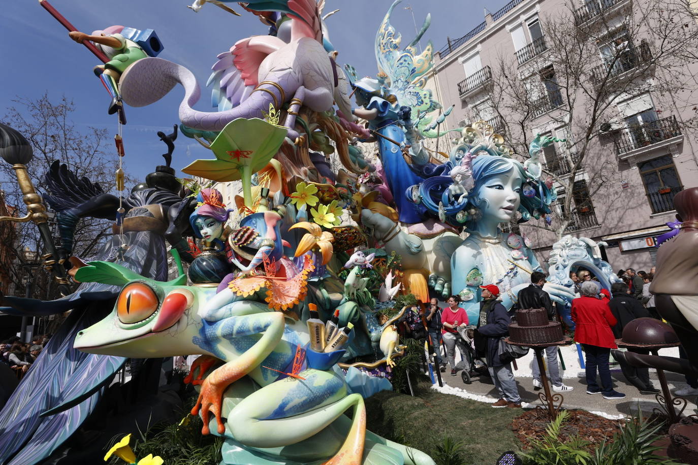 El público no se pierde el primer premio de las Fallas 2023