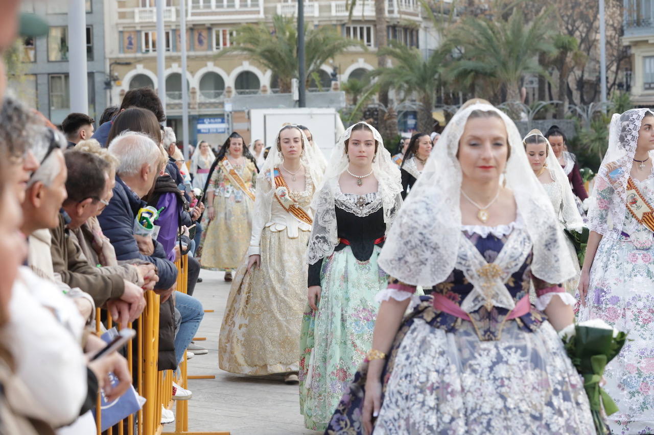 Búscate en la Ofrenda de las Fallas 2023: viernes 17 de marzo