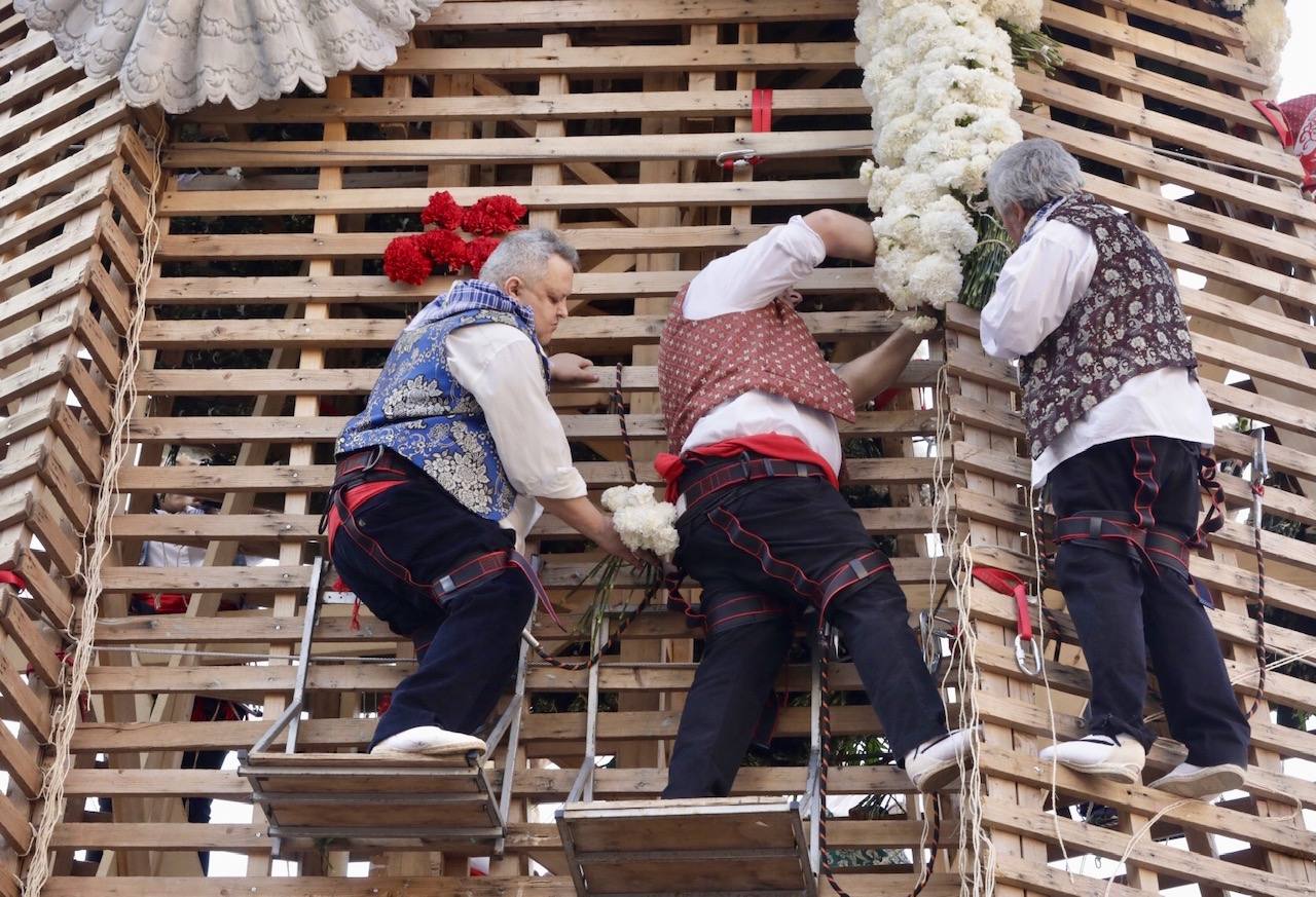 Búscate en la Ofrenda de las Fallas 2023: viernes 17 de marzo