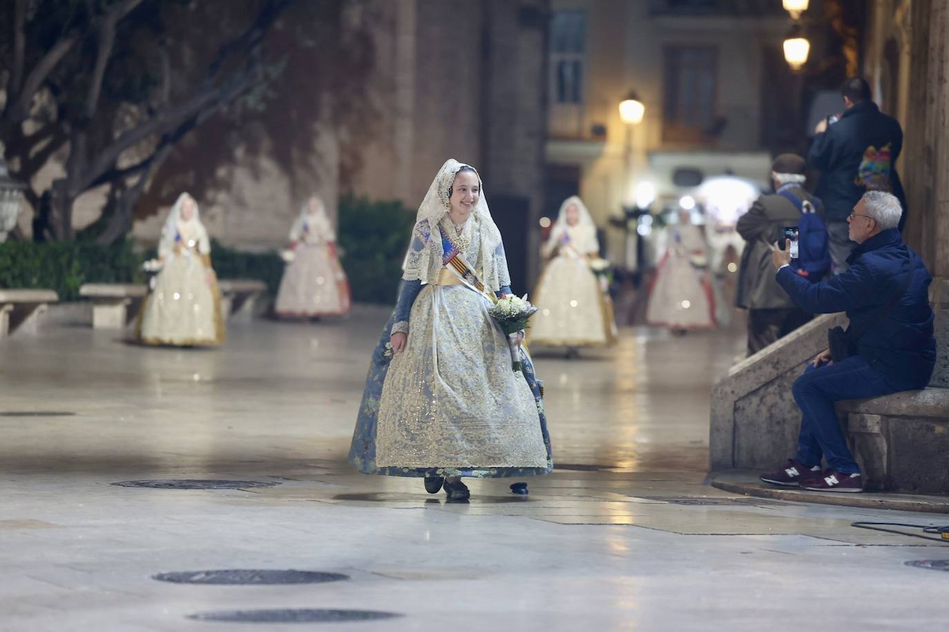 Búscate en la Ofrenda de las Fallas 2023: viernes 17 de marzo