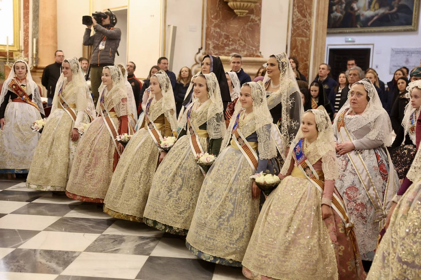 Búscate en la Ofrenda de las Fallas 2023: viernes 17 de marzo