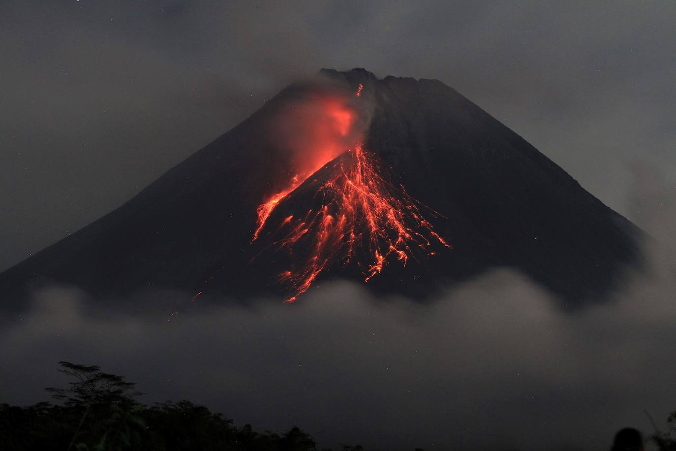 Las impactantes imágenes de la erupción del volcán Merapi, en Indonesia