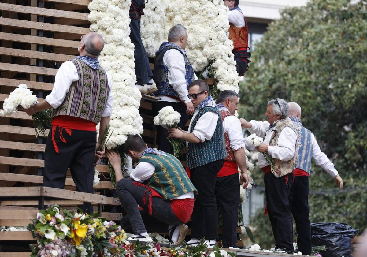 Búscate en la Ofrenda de Fallas del sábado 18 de marzo de 2023