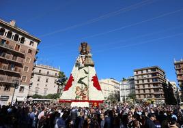 Los valencianos ya disfrutan del manto de la Madre de Déu