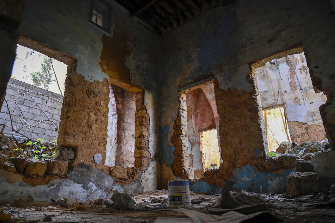 La casa abandonada de Fayrouz, cantante libanesa y musa de Macron