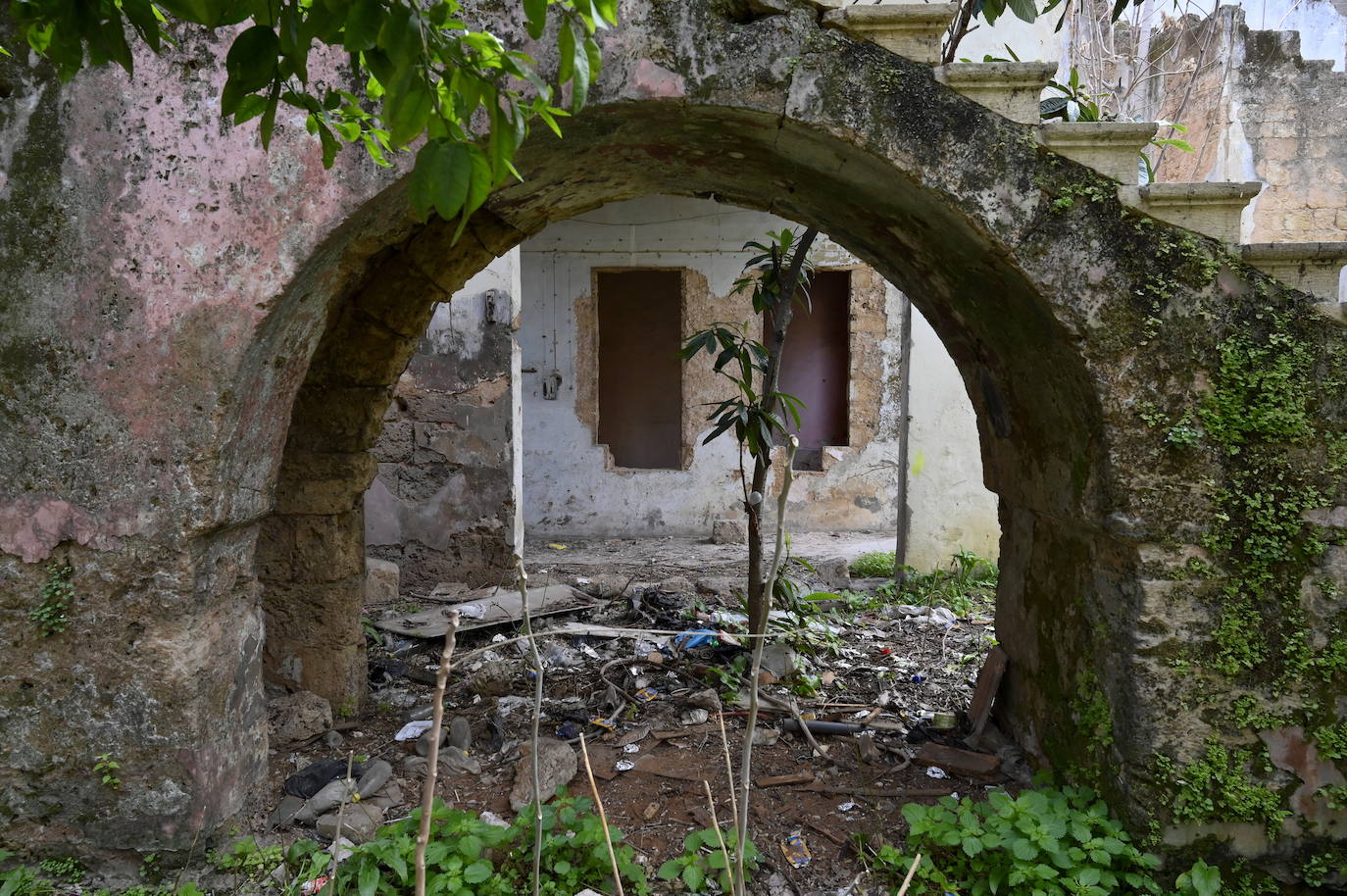 La casa abandonada de Fayrouz, cantante libanesa y musa de Macron