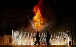 El horario de la cremà de cada falla de barrio: 5 horas de fuego en Valencia