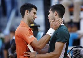 Djokovic y Alcaraz, tras la semifinal en el Masters 1000 de Madrid de 2022 ganada por el murciano.