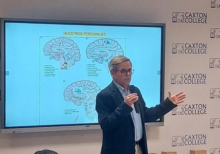 Imagen principal - Dr. Gonzalo Pin «Tenemos que preocuparnos del sueño durante el día»