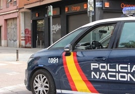 Detenido un joven de 18 años por apuñalar y robar a otro en Gandia