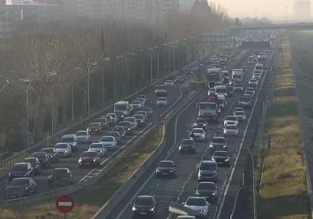 Tráfico en la V-30 a primera hora de este jueves.