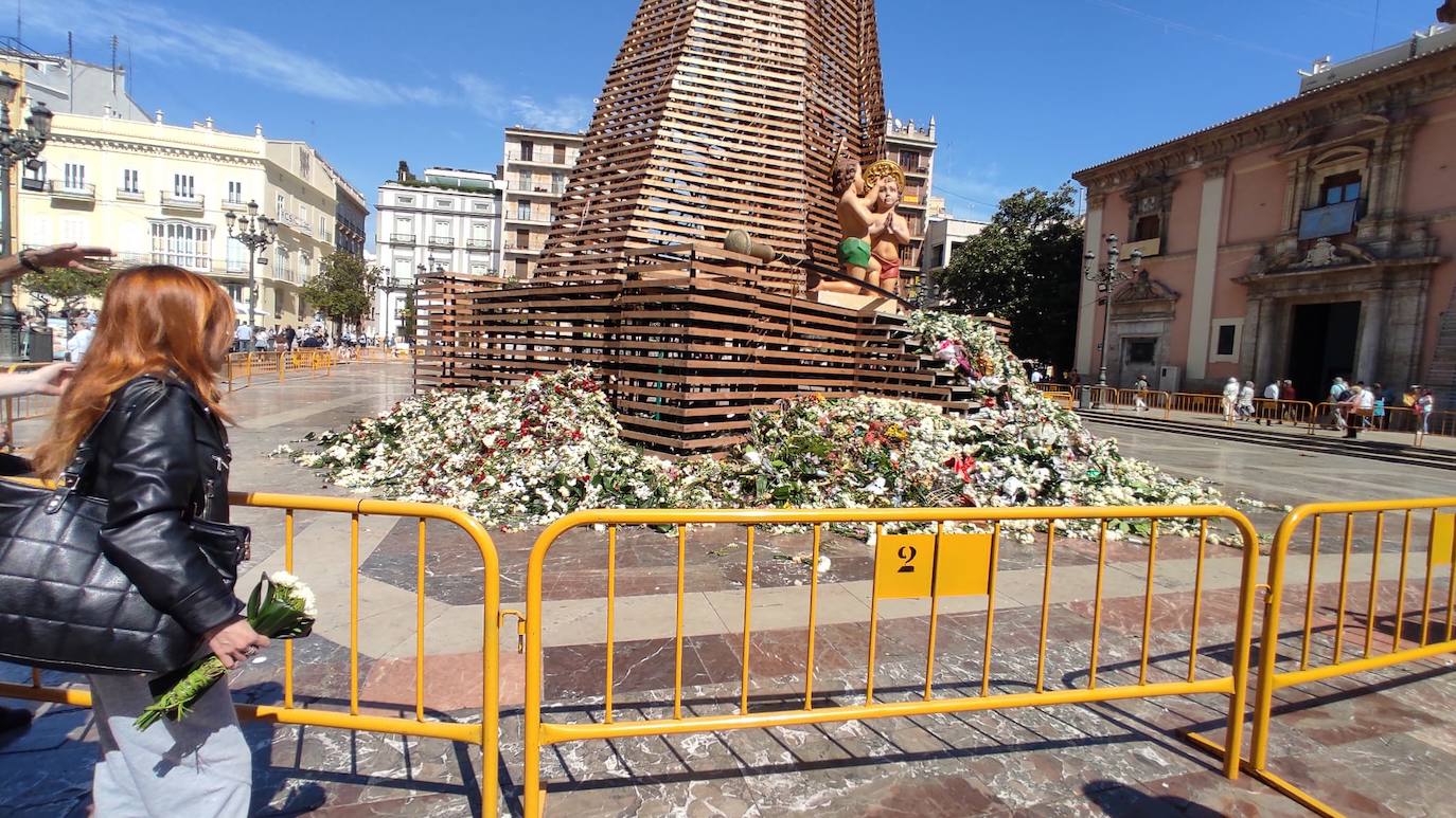 Adiós al manto de la Mare de Déu de las Fallas 2023