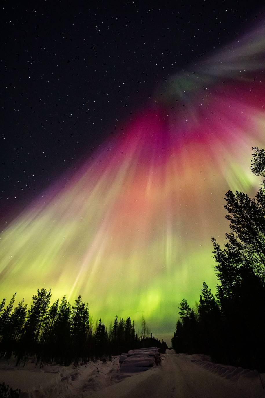 Las espectaculares auroras boreales que ha dejado una fuerte tormenta solar en Finlandia