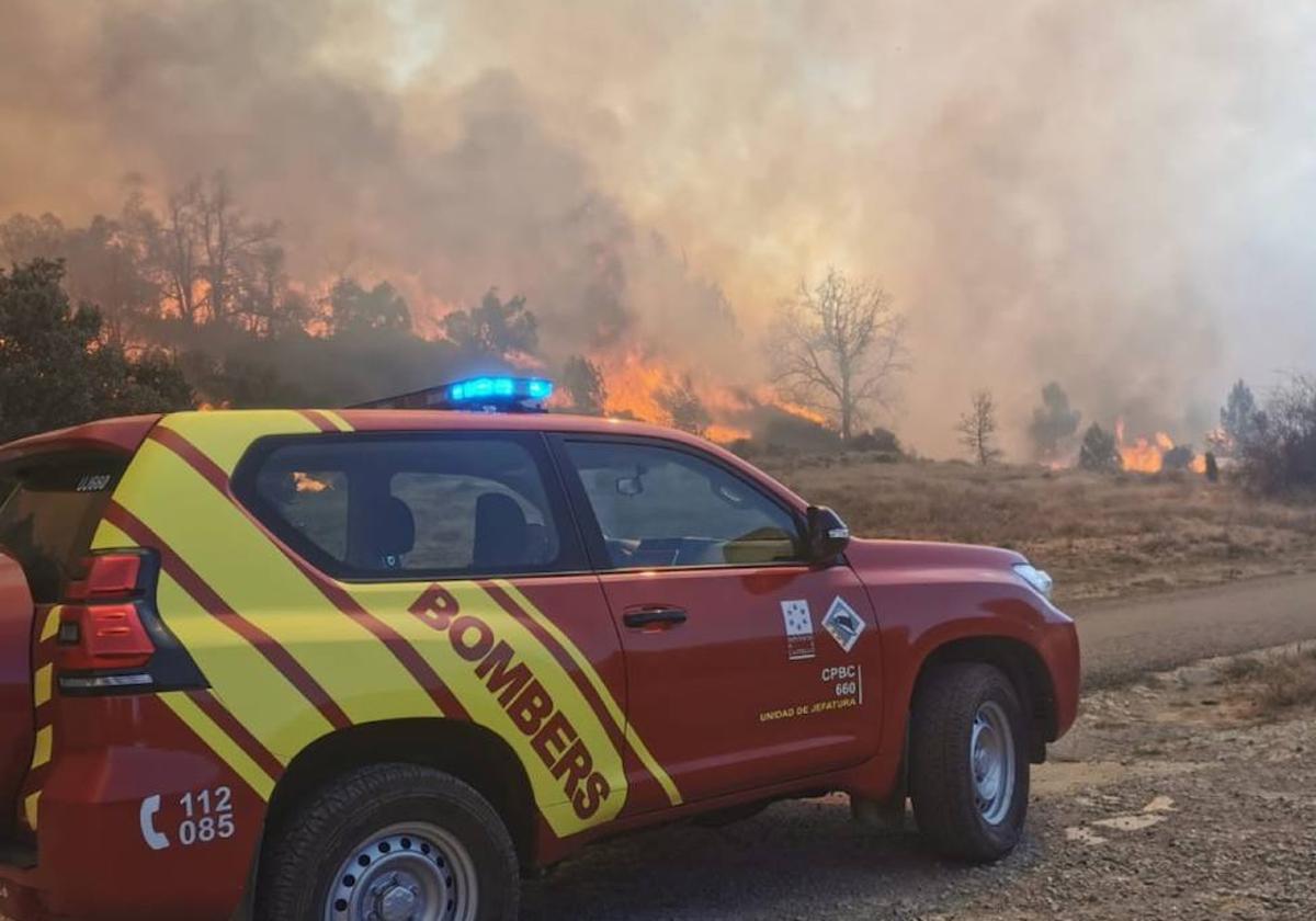 Efectivos de bomberos en la zona del incendio.