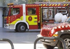 Los bomberos rescataron a una mujer con problemas de movilidad.