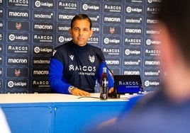 Javier Calleja, durante una rueda de prensa en el Ciutat de València.