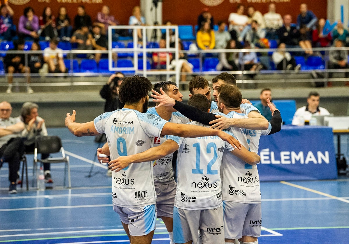 Los jugadores del Leleman Conqueridor celebran el triunfo.