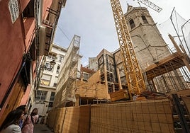 La Casa del Relojero de Valencia, en obras para rehabilitar un edificio situado frente al Miguelete.