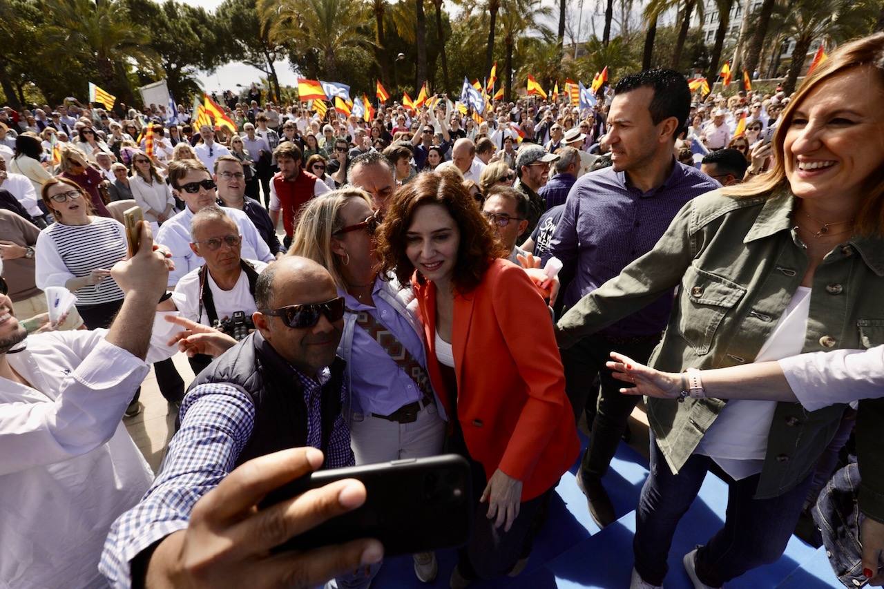 Ayuso participa en un mitin del PP en Valencia