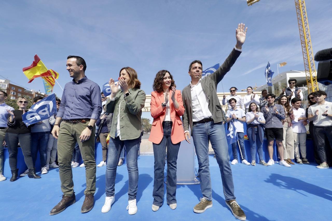 Ayuso participa en un mitin del PP en Valencia