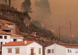 Así ha sido la lucha de los bomberos con la llegada del incendio a Montán