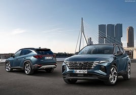 Sus líneas son mucho más agresivas que en su modelo precedente con un gran protagonismo de los faros delanteros y traseros.