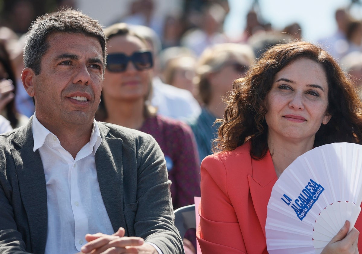 Mazón y Ayuso, en el acto de este domingo en Valencia.