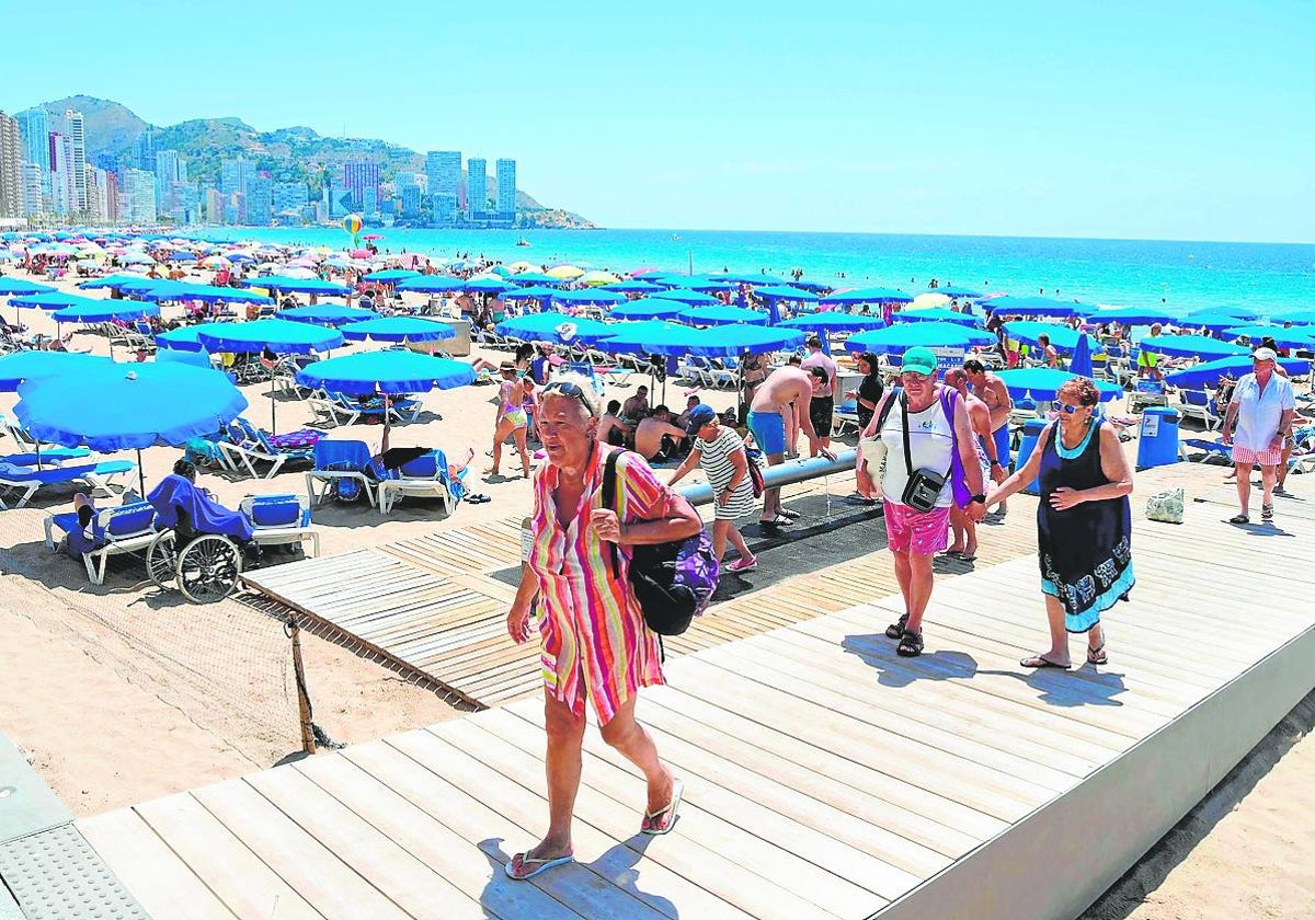 Turistas en Benidorm.