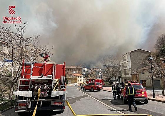 La columna de humo del incendio de Villanueva de Viver vista desde el espacio: de Castellón a Sagunto