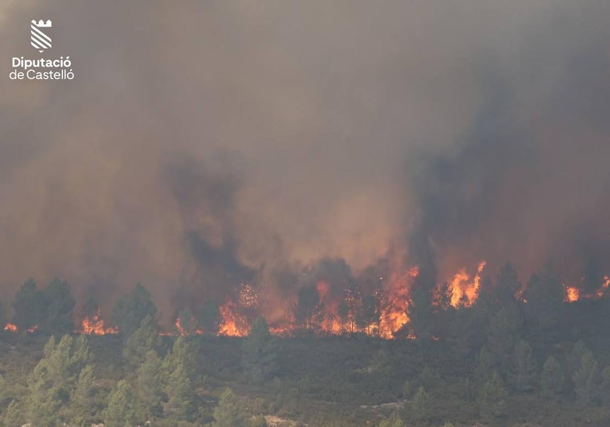 Qué es una inversión térmica: el fenómeno que ha complicado el incendio de Villanueva de Viver