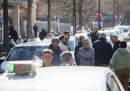 Concentración de taxistas en Valencia.