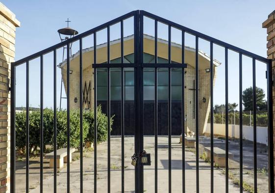 La entrada a la ermita del pantano.