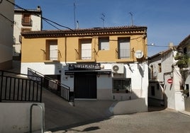 Fachada del Bar La Plaza, que vuelve a abrir sus puertas.