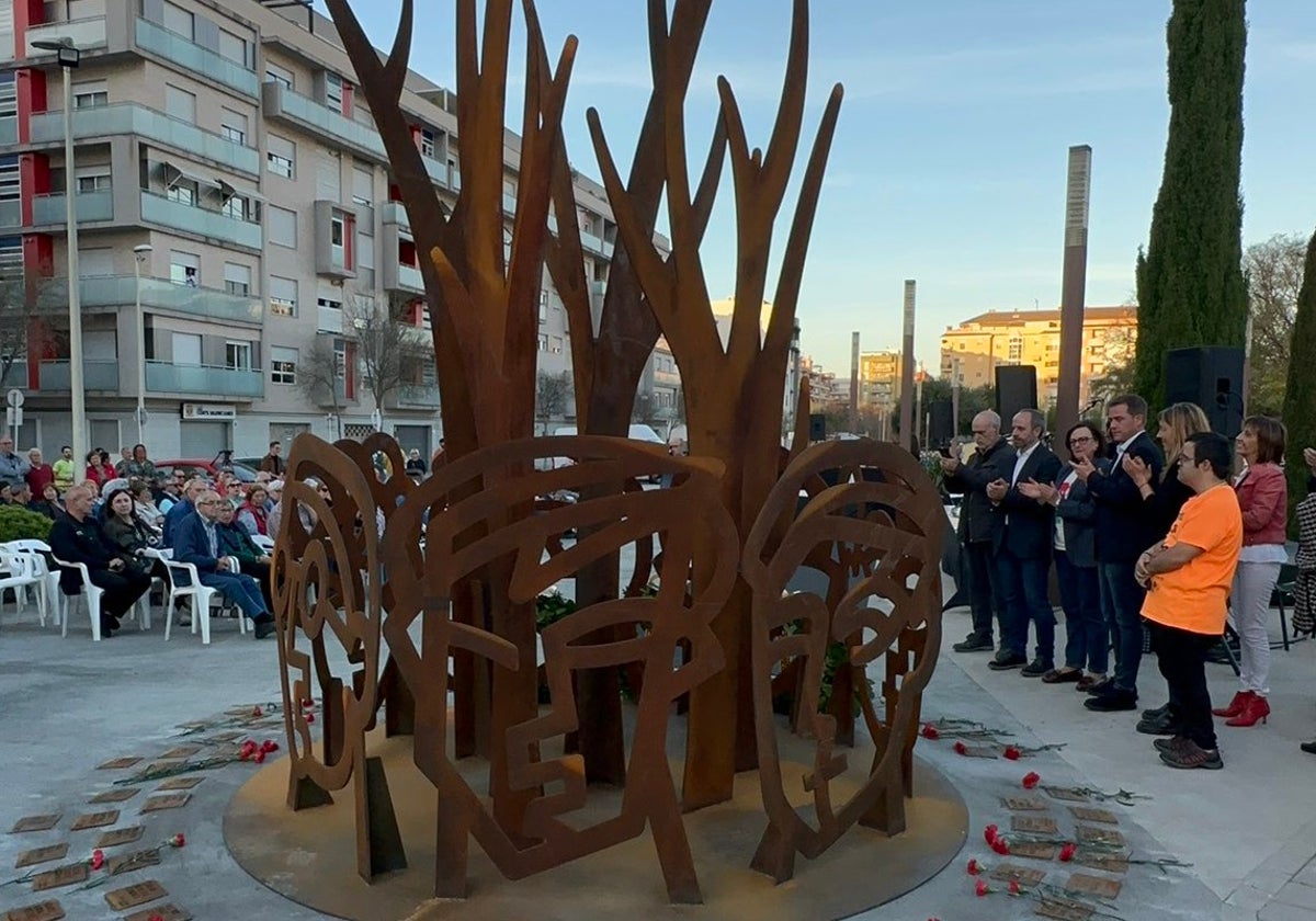 Momento de la inauguración del monumento.