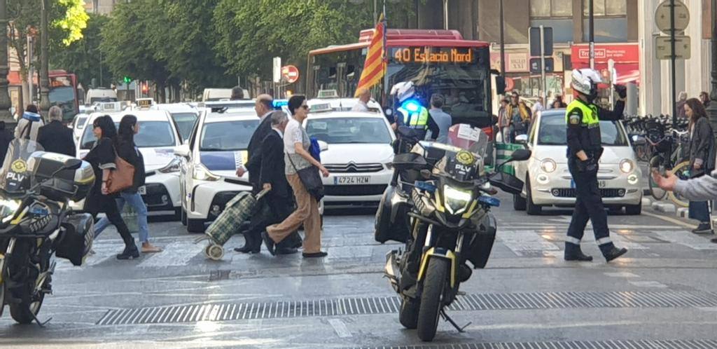 Una manifestación de taxis colapsa el tráfico en Valencia