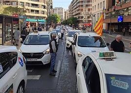 Una manifestación de taxis colapsa el tráfico en Valencia