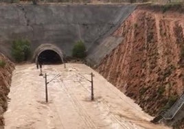 Imagen de las vías del tren inundadas en la DANA de 2019.