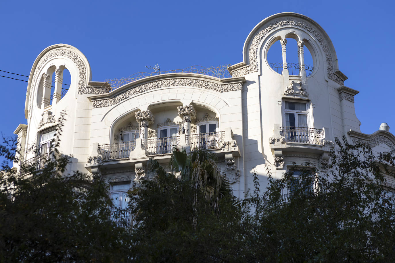 Remates del edificio Chapa, catalogado como Bien de Relevancia Local.