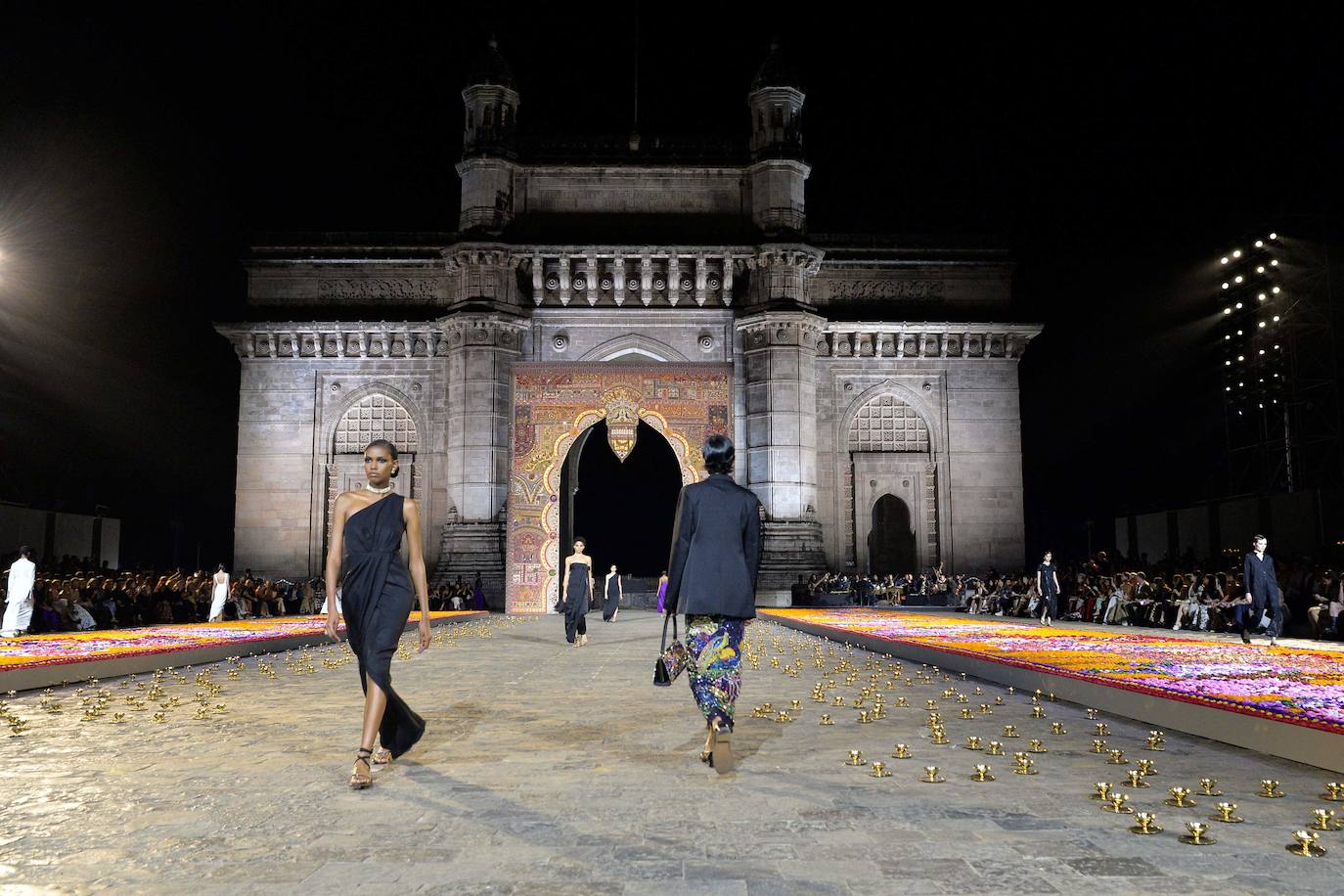 Así ha sido el desfile de Dior en Bombay: color, tradición y pedrería