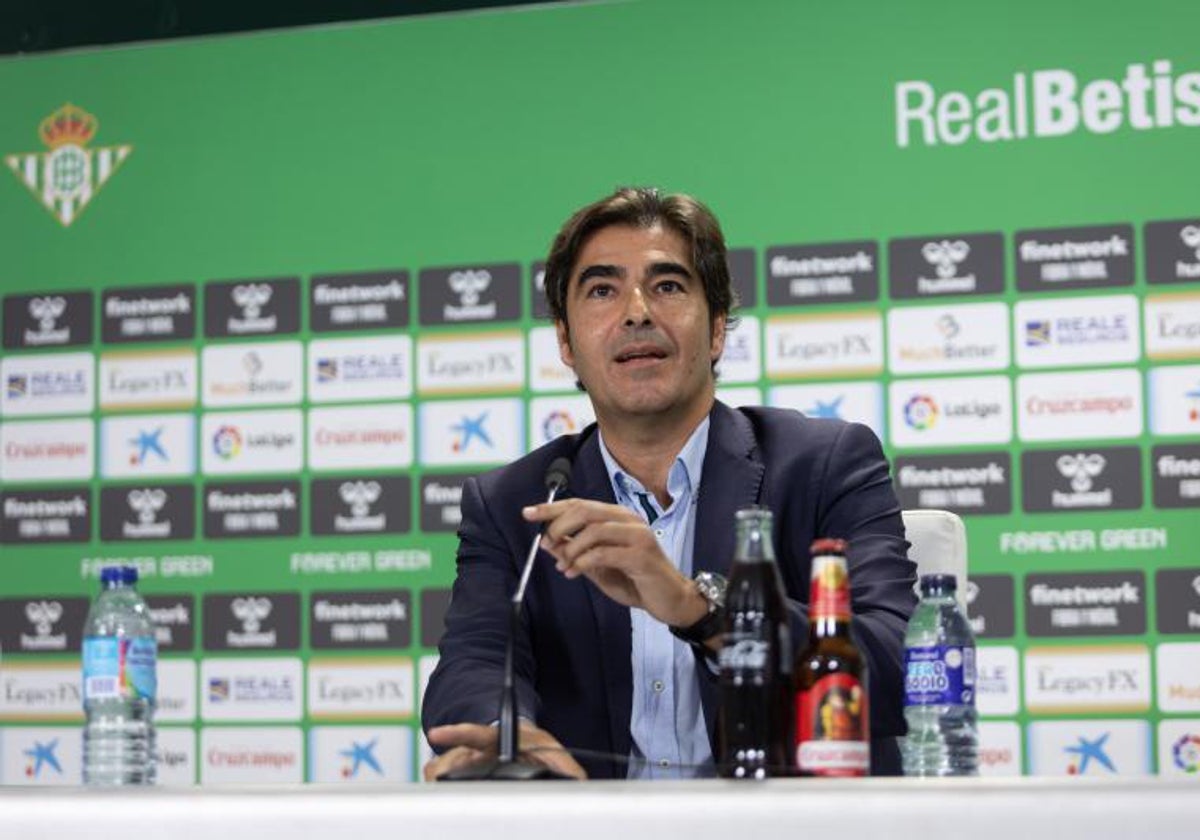 Ángel Haro, presidente del Betis. En el estadio Benito Villamarín.